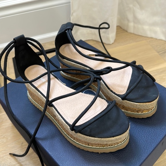 Black lace up platform - Picture 2 of 3